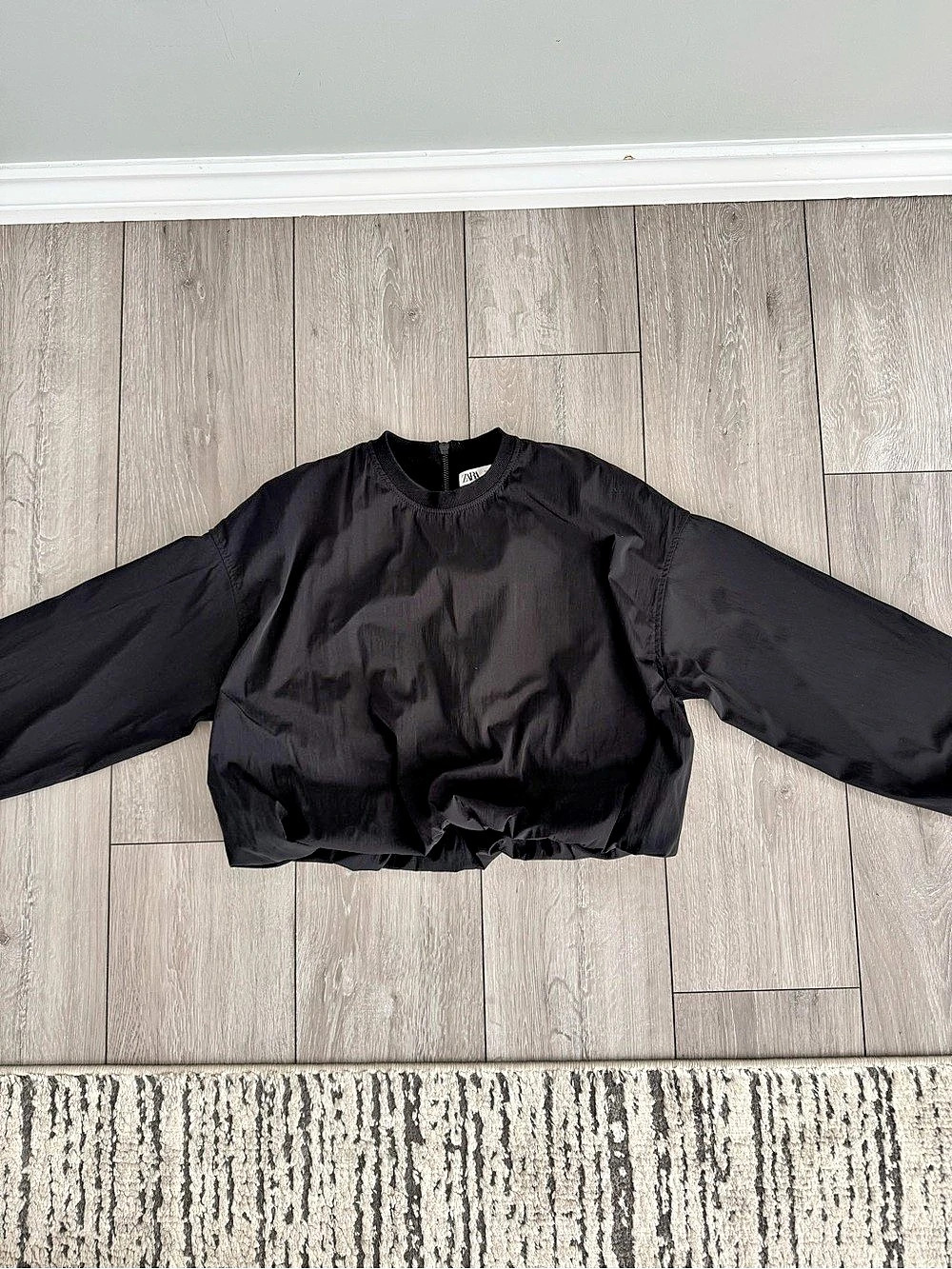 ZARA Women's Black bubble top. Like New size xs